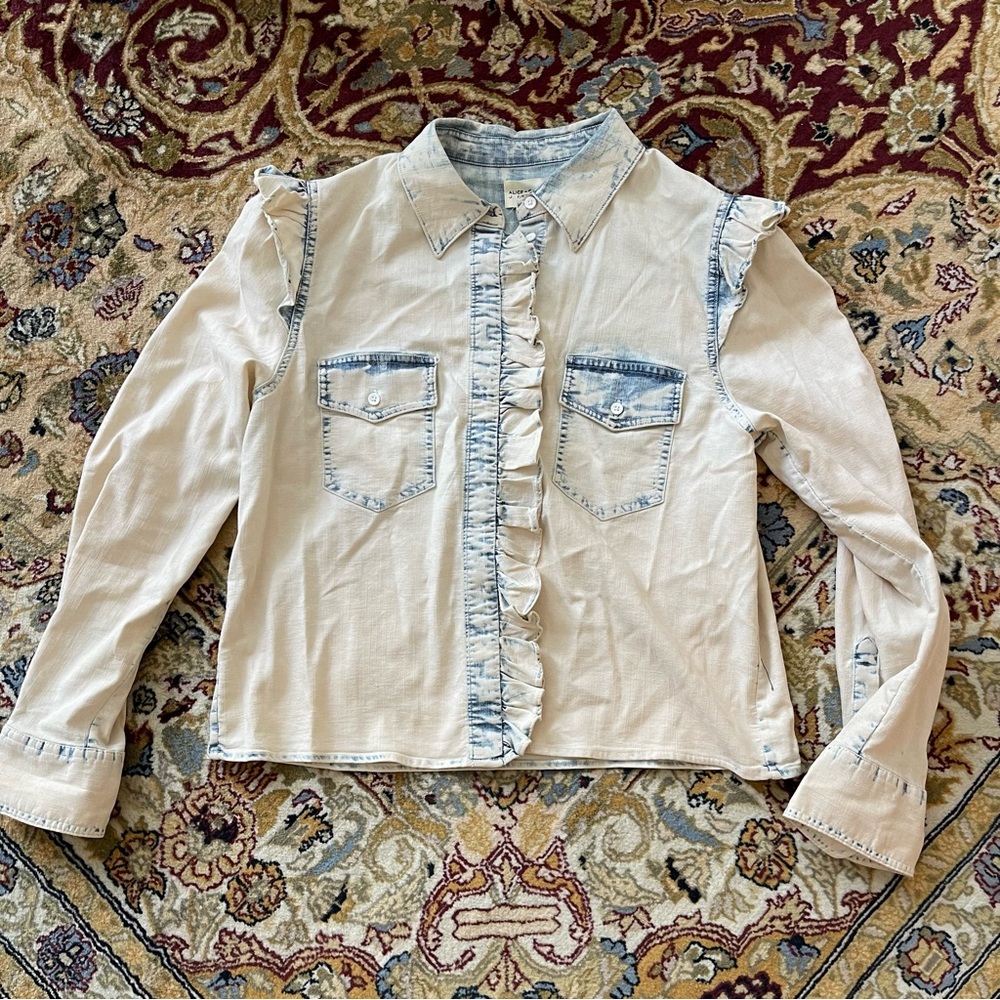 Alice and Olivia NWOT Hannah Ruffle Top - Picture 5 of 9